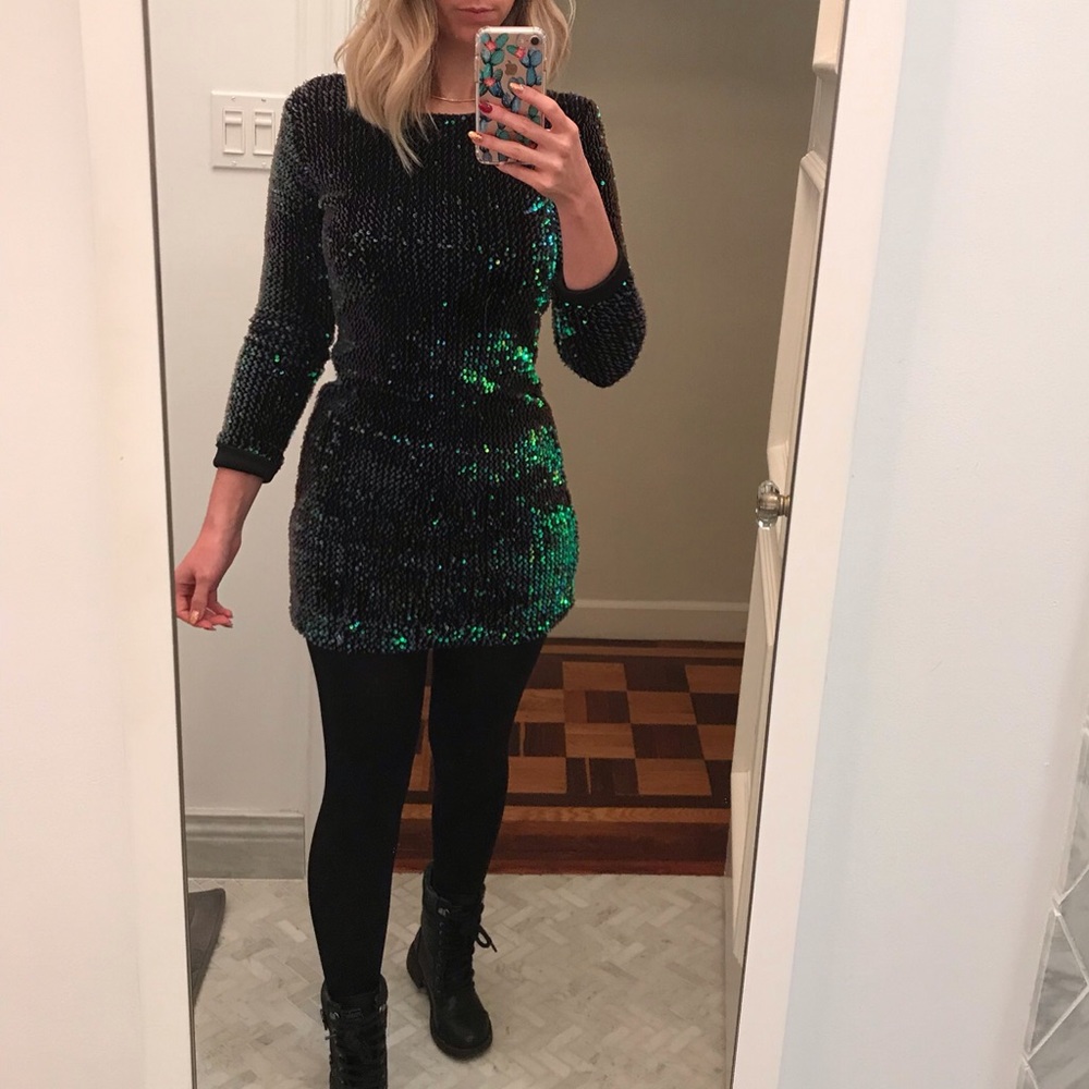 Green long sleeve sequin dress
